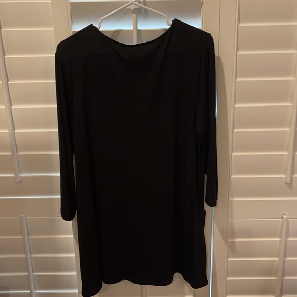 LIKE NEW CHICOS BLACK TUNIC WITH FRONT POCKETS SOOO SOFT AND COMFY🌸 MISSES LG - Picture 5 of 7